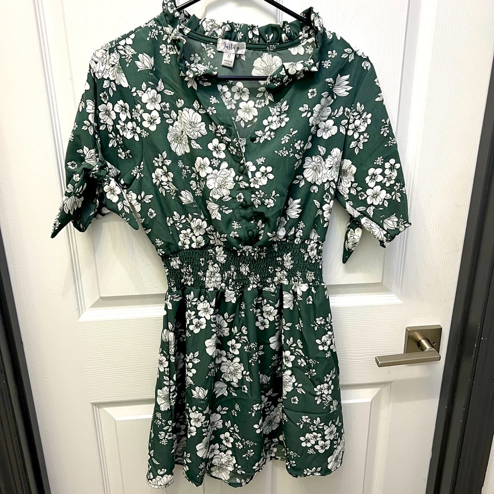 Juniors size small fall dress with arm ties, elastic waist, super soft material.
